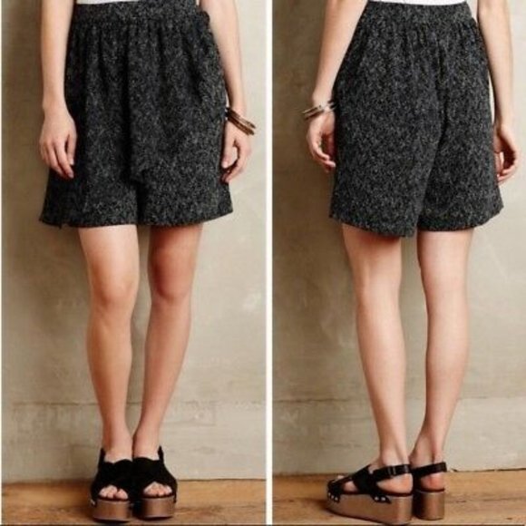 Anthropologie COREY LYNN CALTER Town Square Pattern Skirted Shorts NWOT Size 2 - Picture 1 of 7